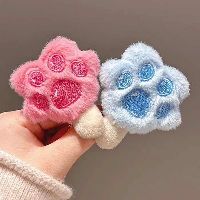 Cute Plush Cat Paw Hair Clips for Women – Sweet Side Bangs Snap Clips, Flyaway Hair Tamer for Forehead, Adorable Kids Hair Accessories for Daily Wear